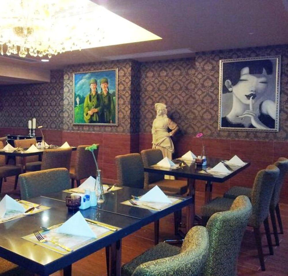 Hotel Ramada Grand